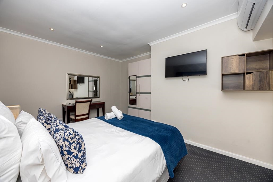 10 Bedroom Property for Sale in Milnerton Western Cape